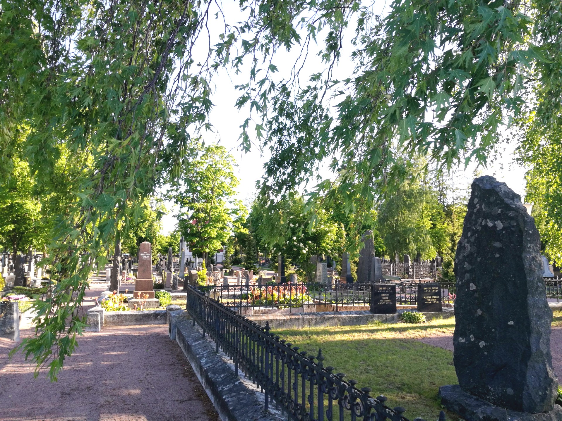 Puistokävely Käppärän hautausmaalla
