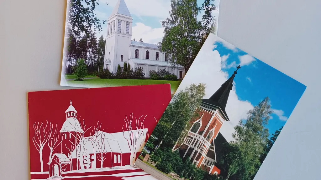 Huittisten kirkot postikorteissa - vitriininäyttely