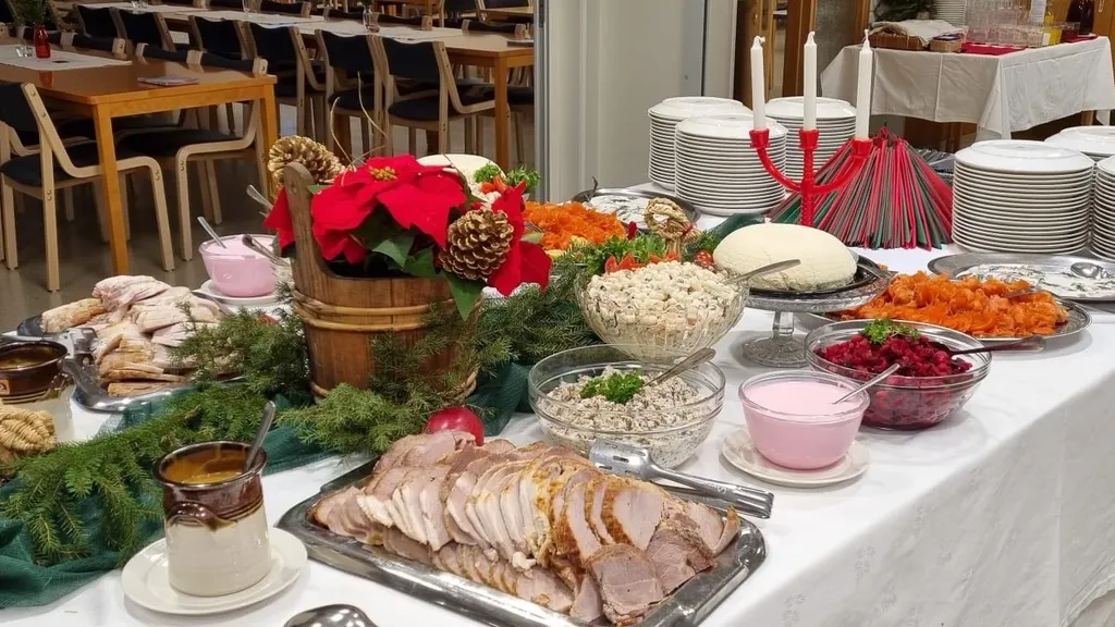 Yksinäisten ja vähävaraisten jouluruokailu