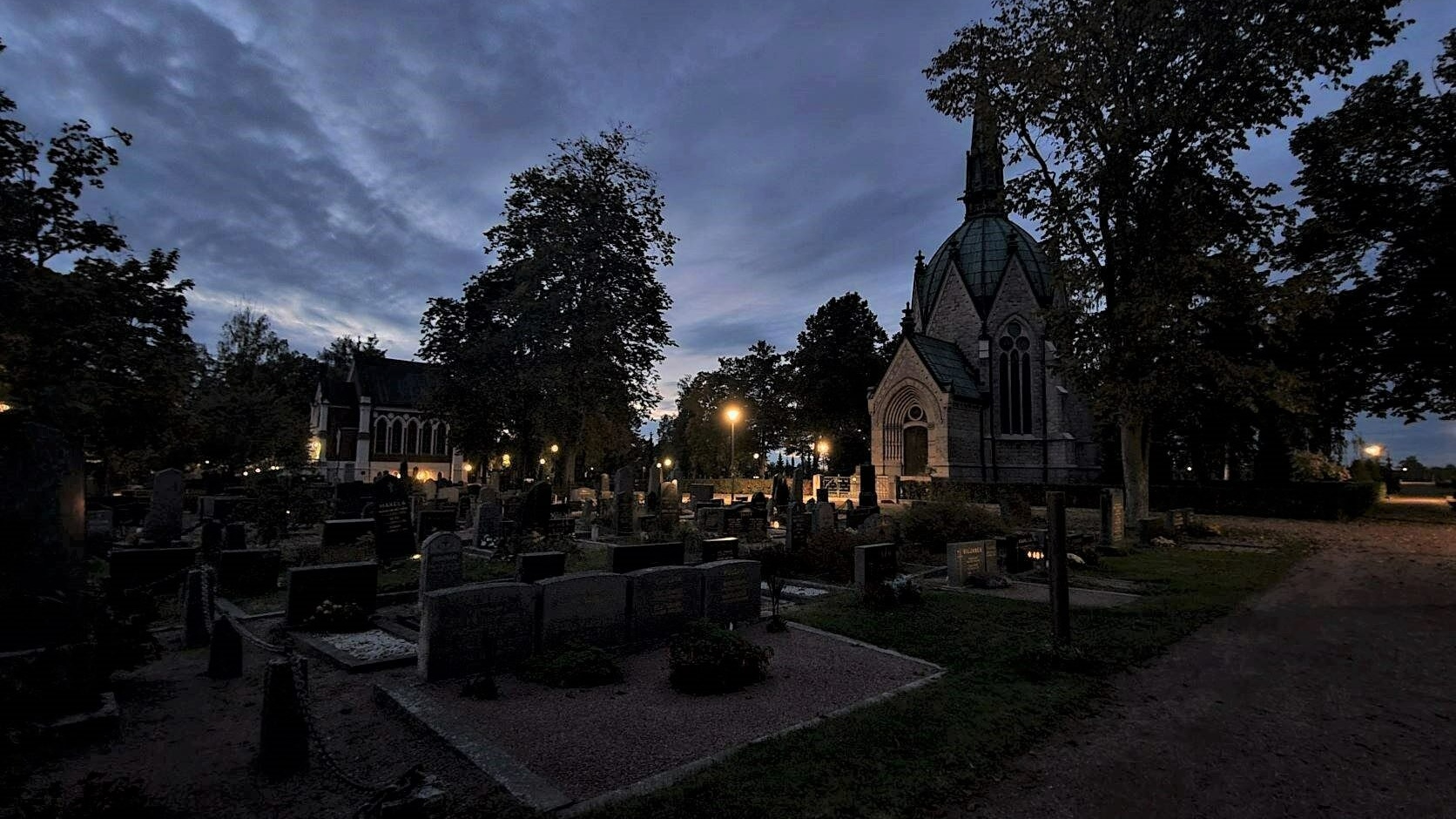 Iltakierros Käppärän hautausmaalla